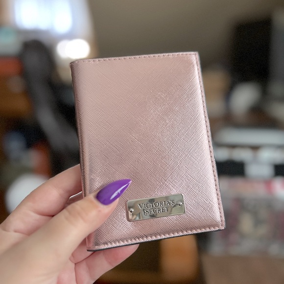 Victoria's Secret VS Passport Credit ID Card Travel Holder, Cover Folder (Pink) - Picture 4 of 12